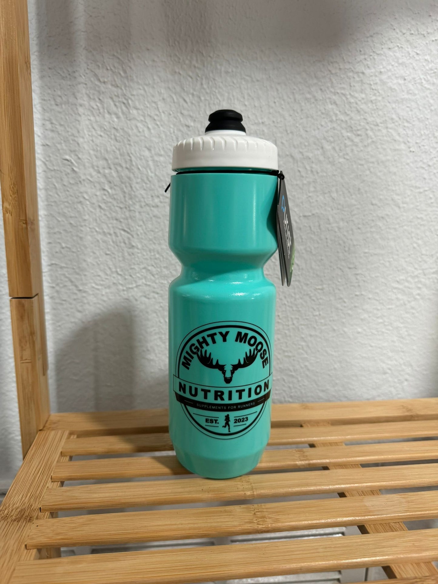 Mighty Moose 26oz Water Bottle: Your Hydration Wingman!